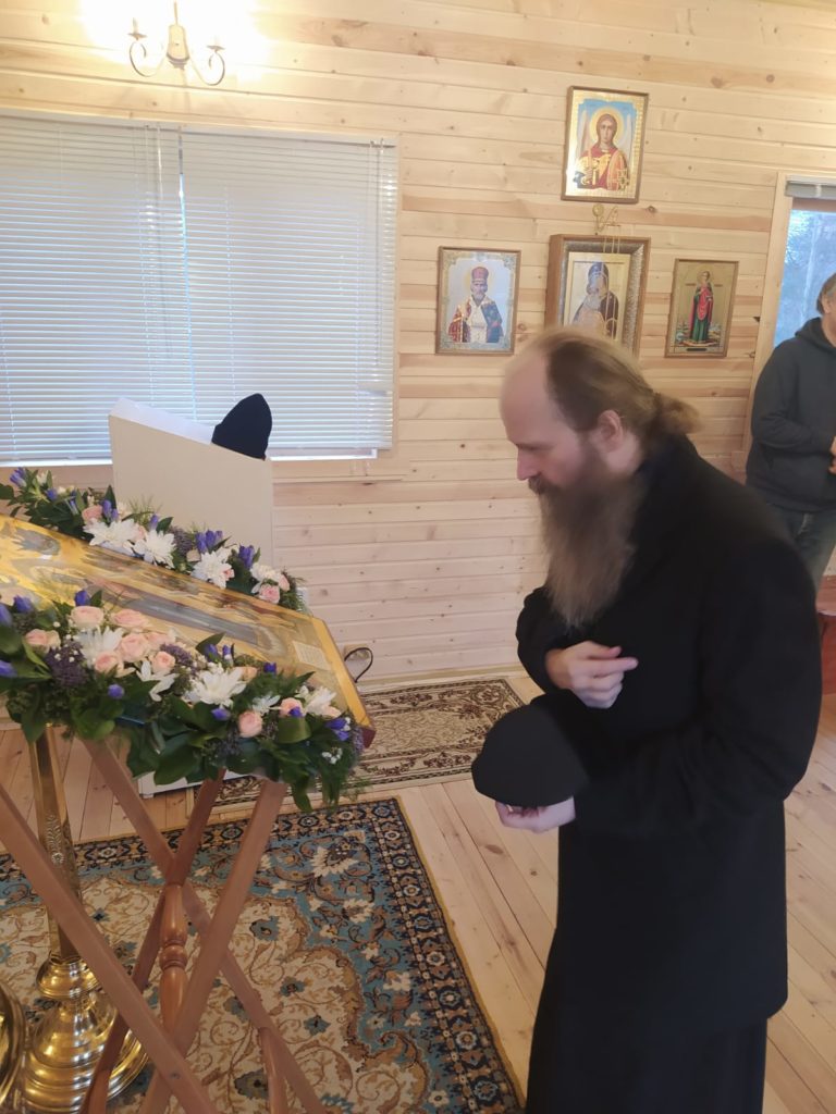 Епископ Павлово-Посадский Силуан возглавил Божественную Литургию в храме Новомученников и Исповедников Российских на спецобъекте в Коммунарке