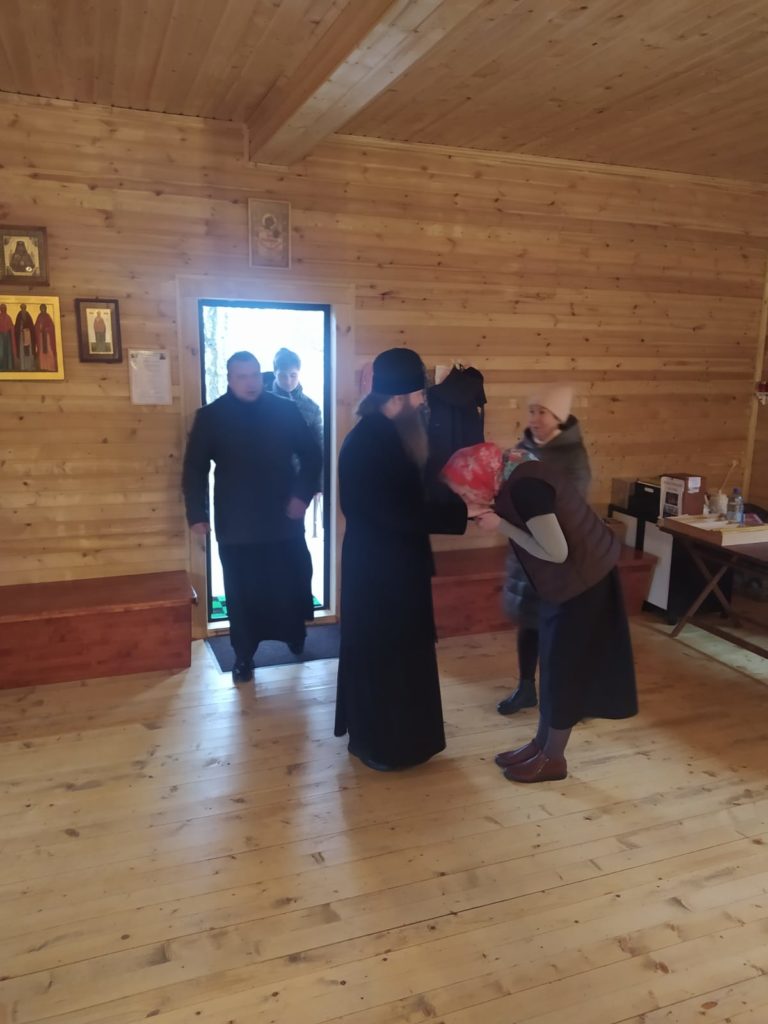 Епископ Павлово-Посадский Силуан возглавил Божественную Литургию в храме Новомученников и Исповедников Российских на спецобъекте в Коммунарке