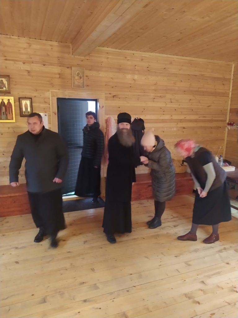 Епископ Павлово-Посадский Силуан возглавил Божественную Литургию в храме Новомученников и Исповедников Российских на спецобъекте в Коммунарке