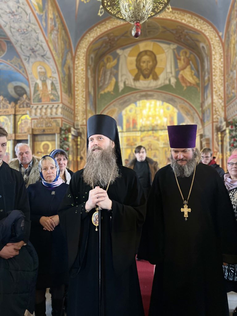 Архиерейское богослужение в храме Архангела Михаила в Летове Архиерейское богослужение в храме Архангела Михаила в Летове