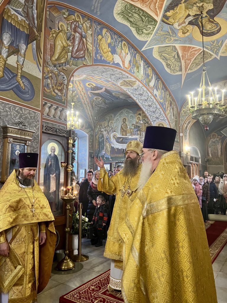 Архиерейское богослужение в храме Архангела Михаила в Летове Архиерейское богослужение в храме Архангела Михаила в Летове