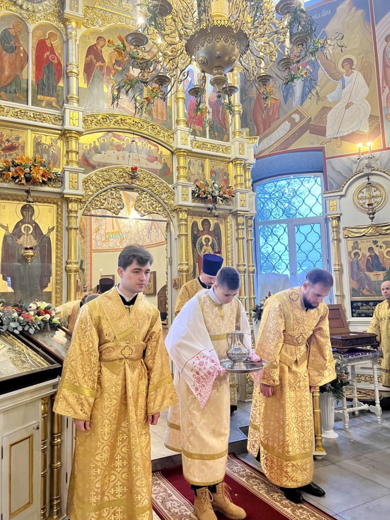 Архиерейское богослужение в храме Архангела Михаила в Летове Архиерейское богослужение в храме Архангела Михаила в Летове