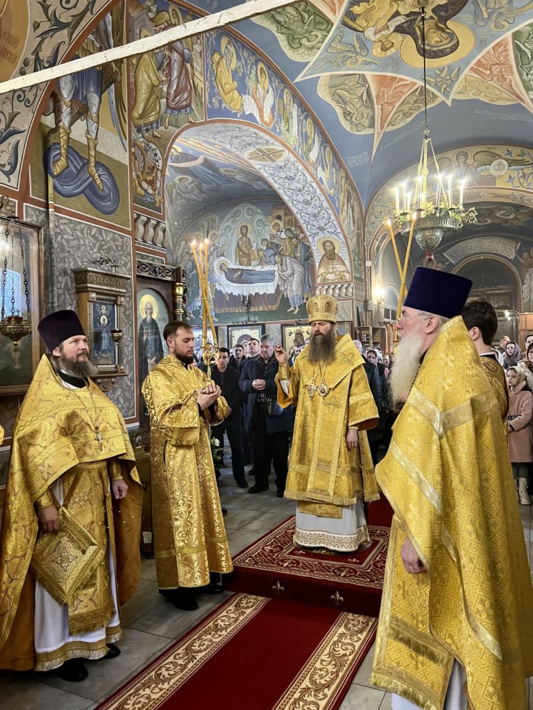 Архиерейское богослужение в храме Архангела Михаила в Летове Архиерейское богослужение в храме Архангела Михаила в Летове