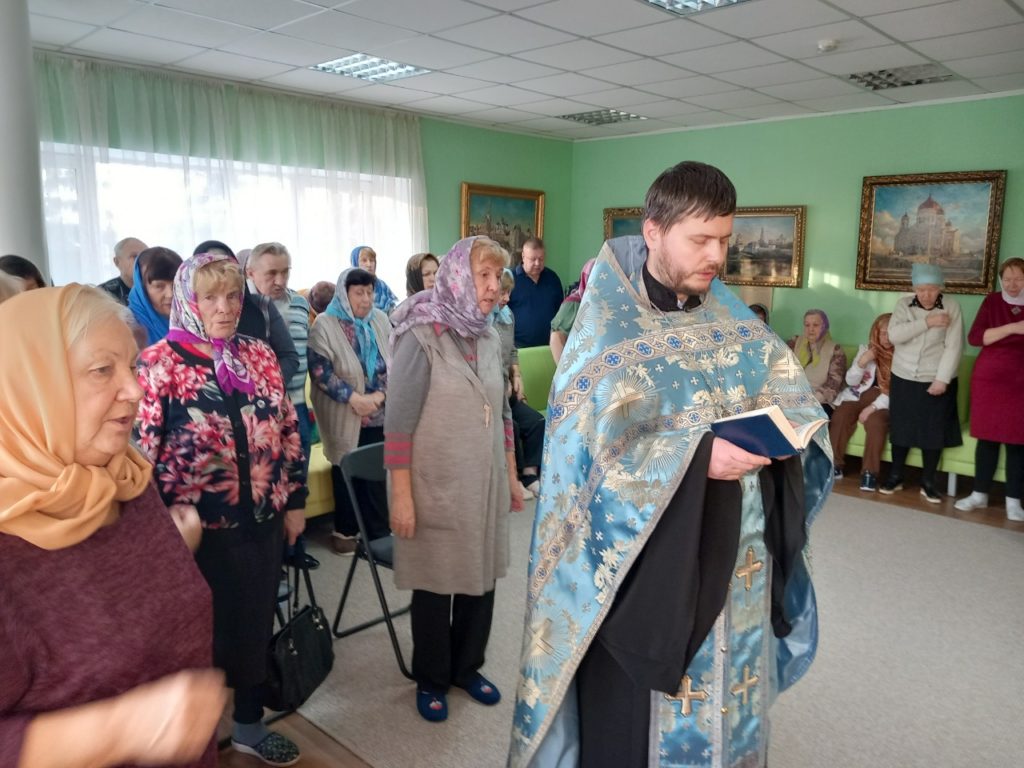 Молебен в Центре реабилитации ветеранов боевых действий и инвалидов «Ясенки» Молебен в Центре реабилитации ветеранов боевых действий и инвалидов «Ясенки»