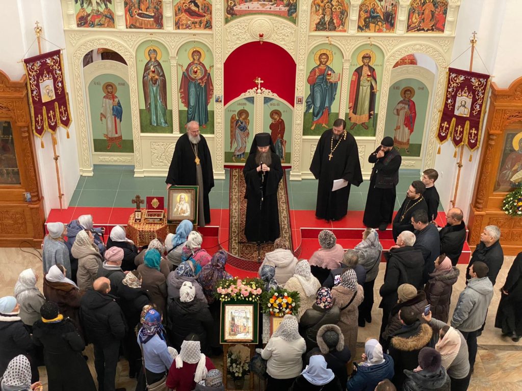Архиерейское богослужение в храме Александра Невского в Пыхтино Архиерейское богослужение в храме Александра Невского в Пыхтино