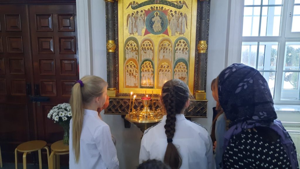 Пятиклассники в храме святителя Николая