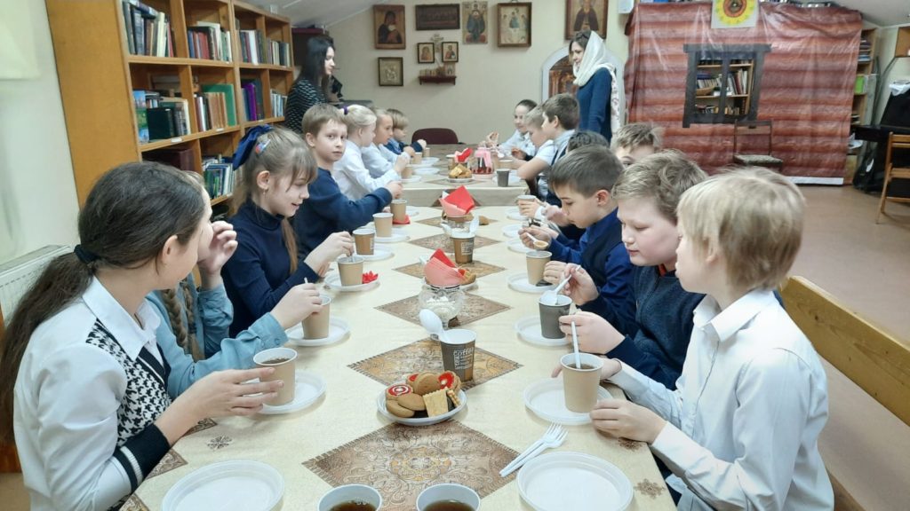 Пятиклассники в храме святителя Николая