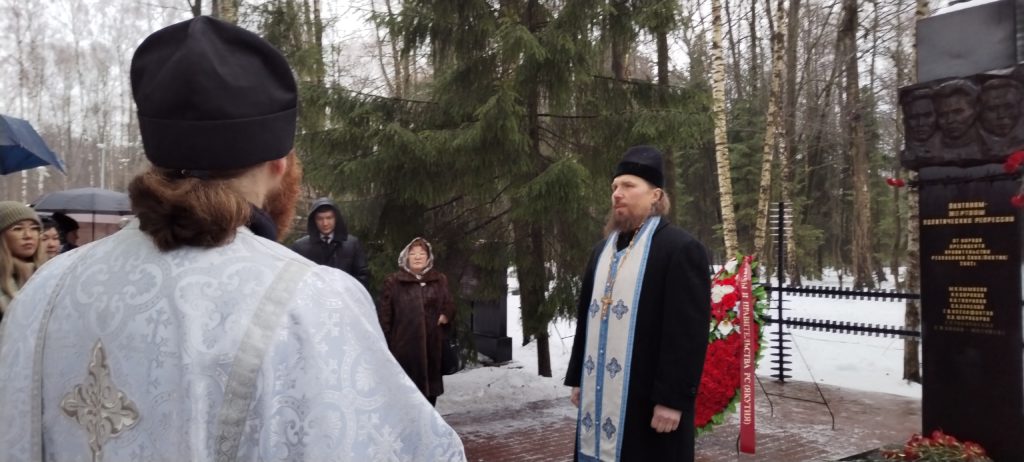 Открытие обновленного мемориала якутянам на полигоне «Коммунарка»