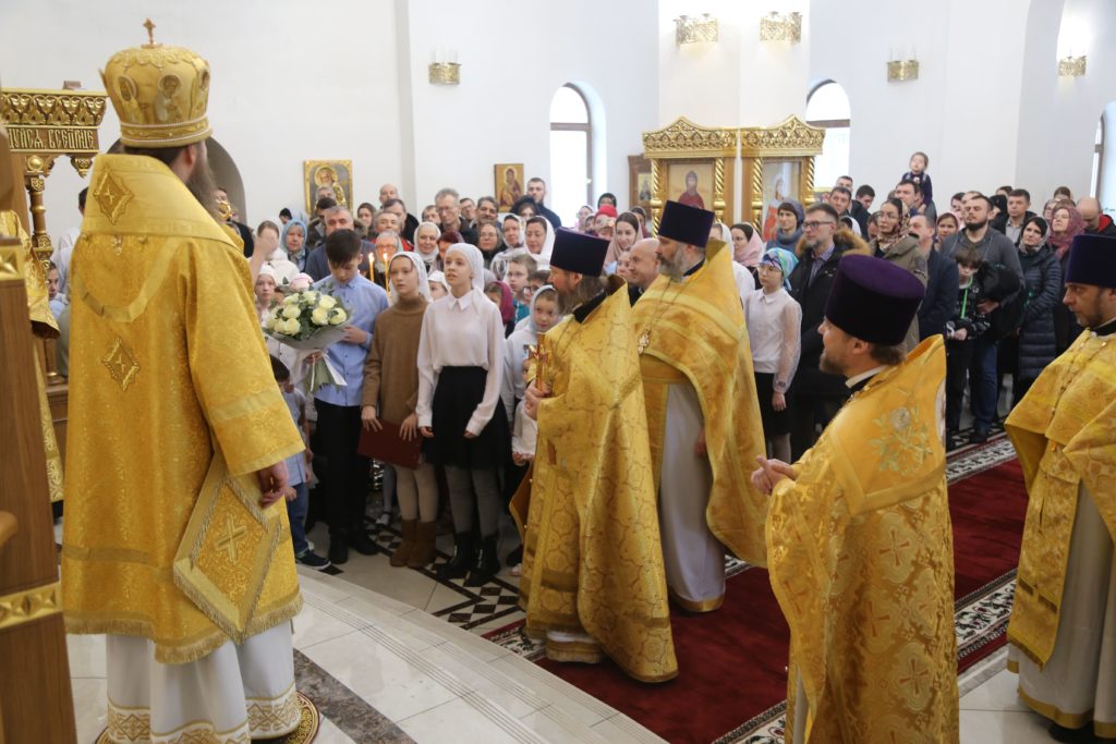 Архиерейское богослужение в храме Преображения Господня в п. Коммунарка Архиерейское богослужение в храме Преображения Господня в п. Коммунарка
