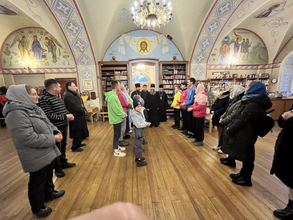 Посещение Викарием Новых территорий Казанского храма в Сосенках Посещение Викарием Новых территорий Казанского храма в Сосенках