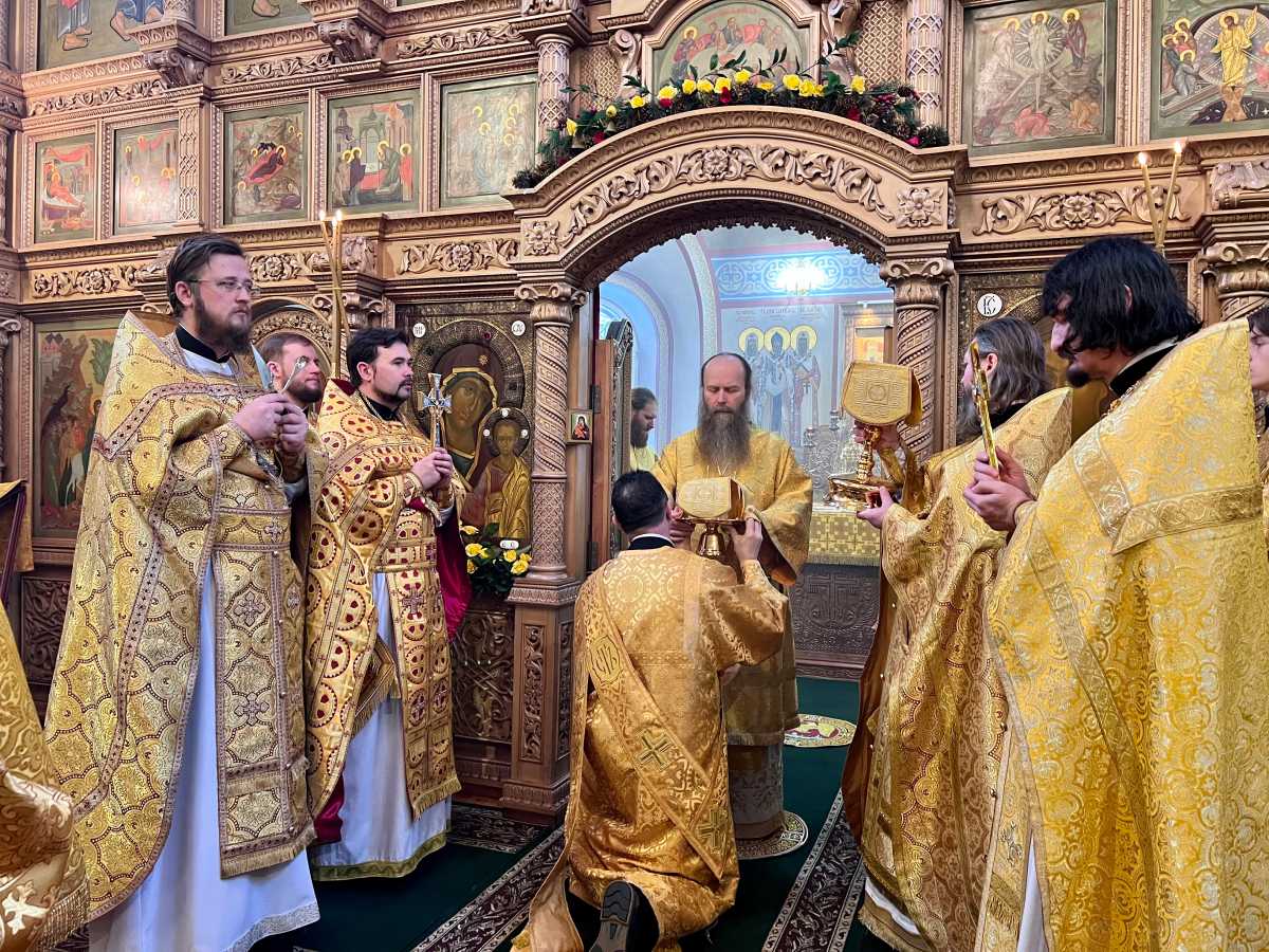 Архиерейское Богослужение в Казанском храме  в Сосенках г. Москвы