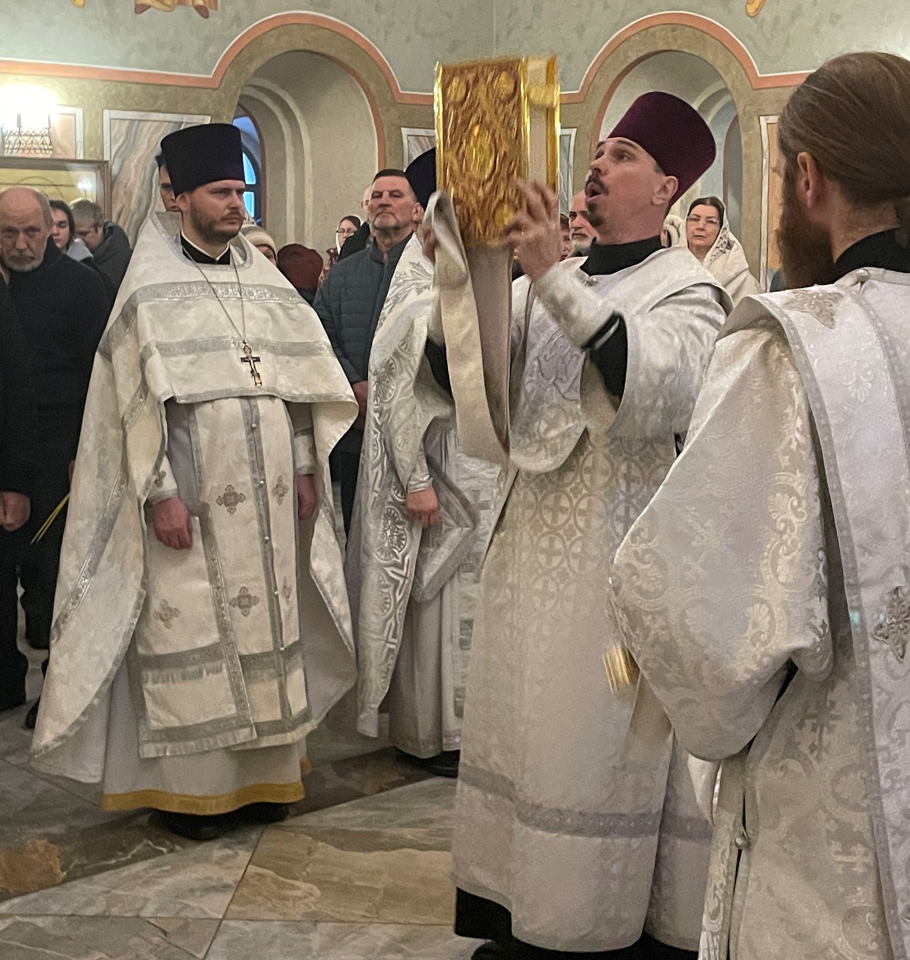Вторая Архиерейская молодежная Литургия на Новых территориях г. Москвы Вторая Архиерейская молодежная Литургия на Новых территориях г. Москвы