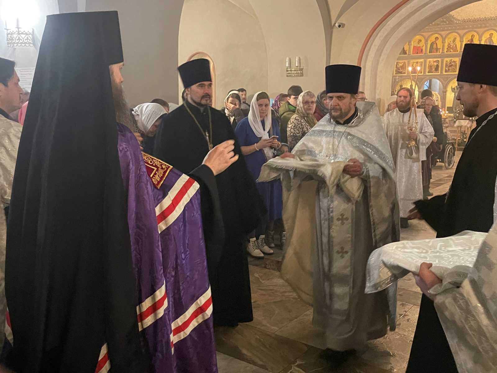 Вторая Архиерейская молодежная Литургия на Новых территориях г. Москвы Вторая Архиерейская молодежная Литургия на Новых территориях г. Москвы