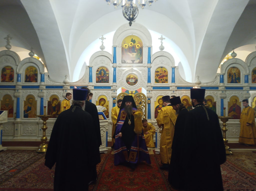 Великое освящение храма Богоявления Господня  в Богоявлении г. Москвы