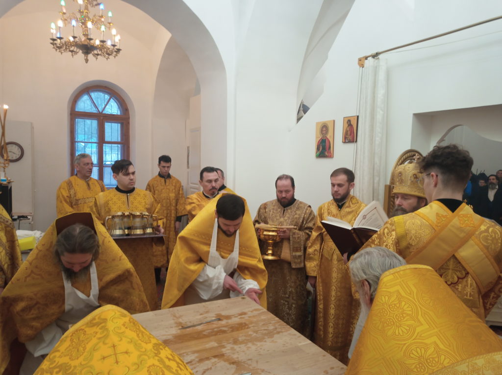 Великое освящение храма Богоявления Господня  в Богоявлении г. Москвы