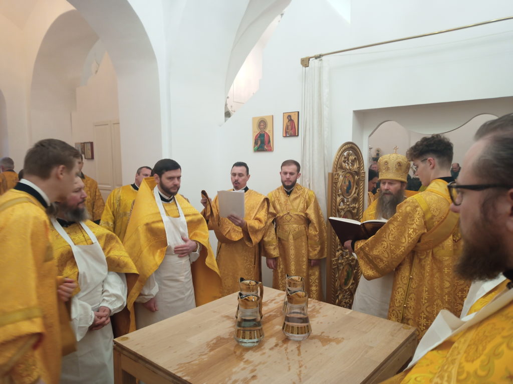 Великое освящение храма Богоявления Господня  в Богоявлении г. Москвы