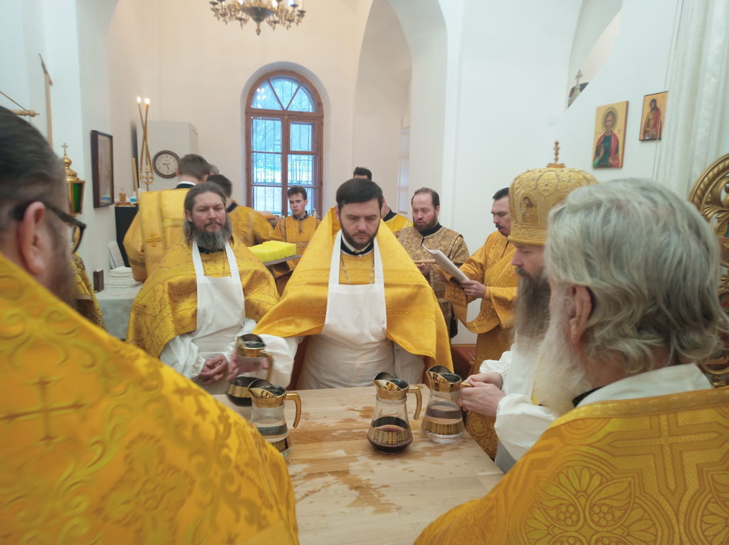 Великое освящение храма Богоявления Господня  в Богоявлении г. Москвы