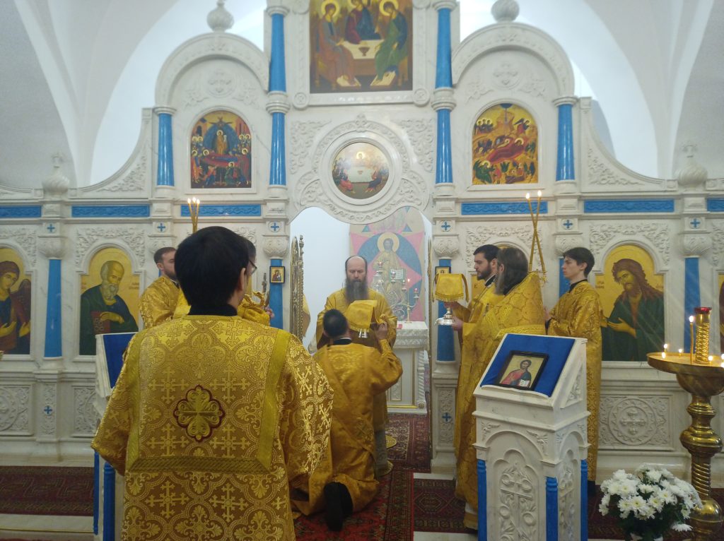 Великое освящение храма Богоявления Господня  в Богоявлении г. Москвы