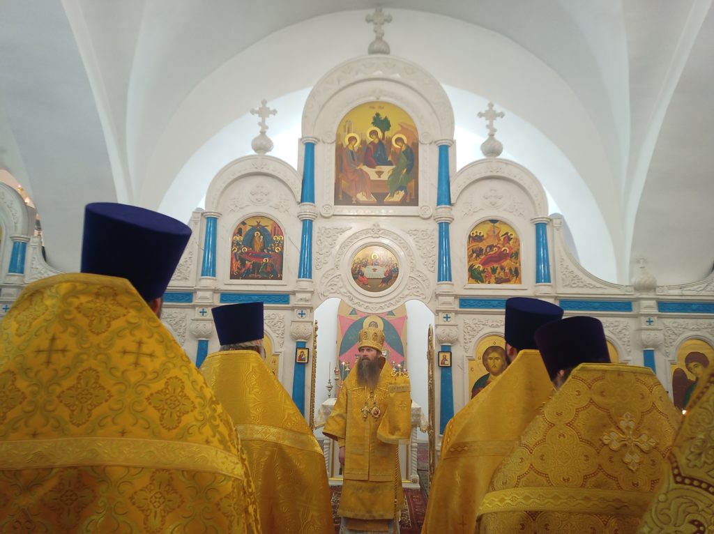 Великое освящение храма Богоявления Господня  в Богоявлении г. Москвы