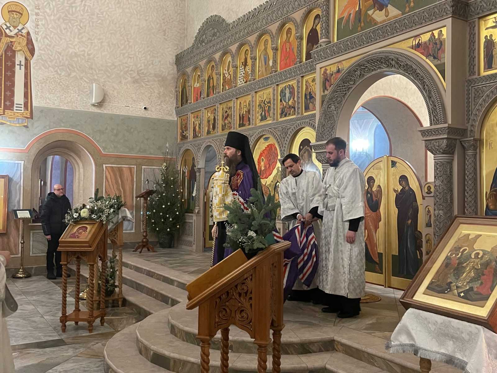 Вторая Архиерейская молодежная Литургия на Новых территориях г. Москвы Вторая Архиерейская молодежная Литургия на Новых территориях г. Москвы