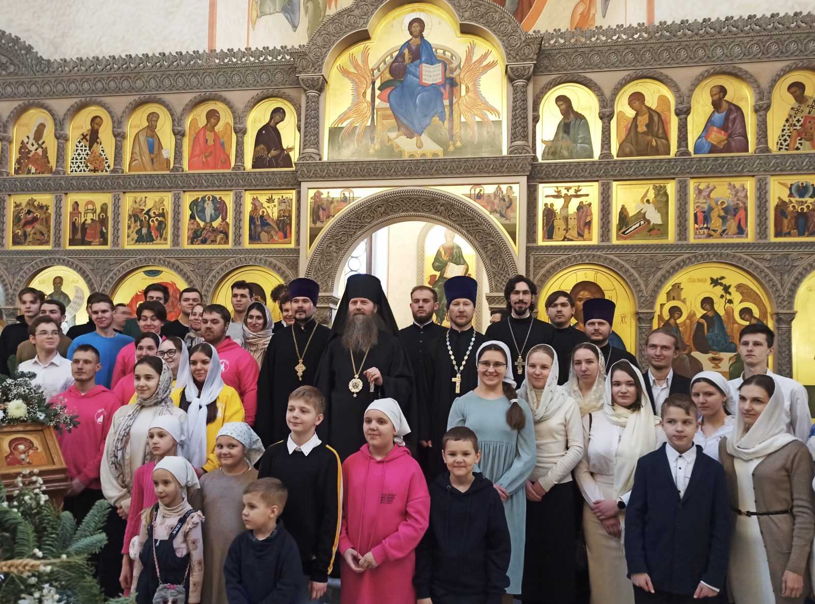 Вторая Архиерейская молодежная Литургия на Новых территориях г. Москвы Вторая Архиерейская молодежная Литургия на Новых территориях г. Москвы