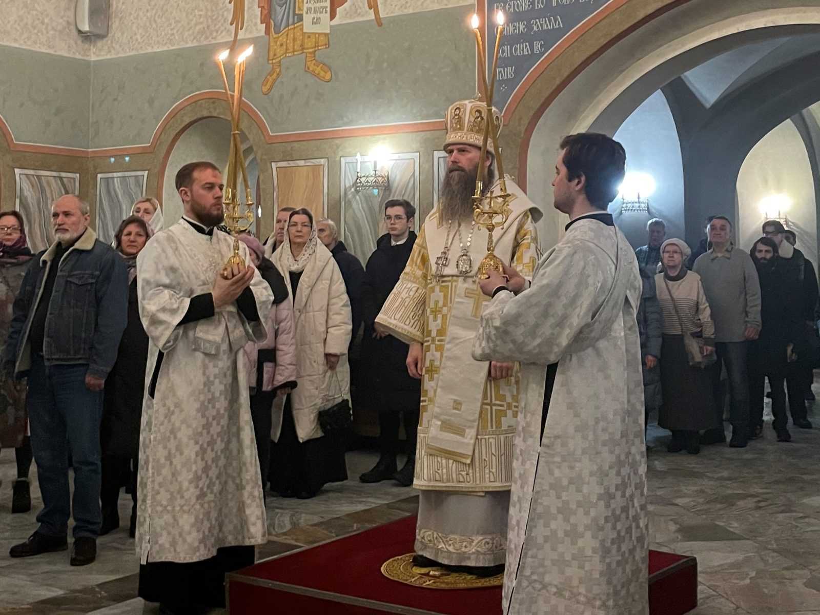 Вторая Архиерейская молодежная Литургия на Новых территориях г. Москвы Вторая Архиерейская молодежная Литургия на Новых территориях г. Москвы