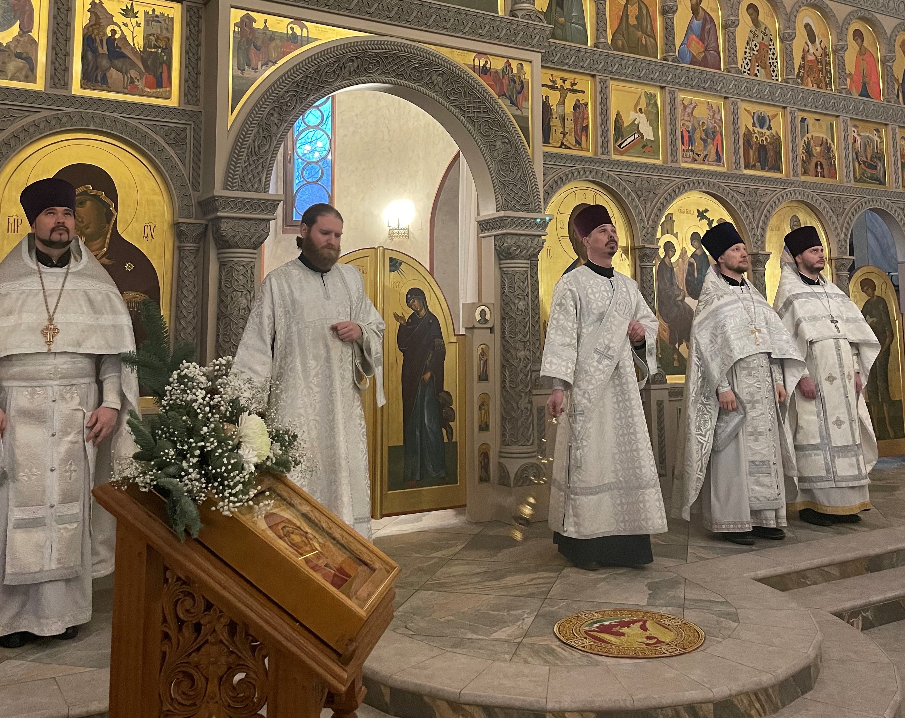 Вторая Архиерейская молодежная Литургия на Новых территориях г. Москвы Вторая Архиерейская молодежная Литургия на Новых территориях г. Москвы