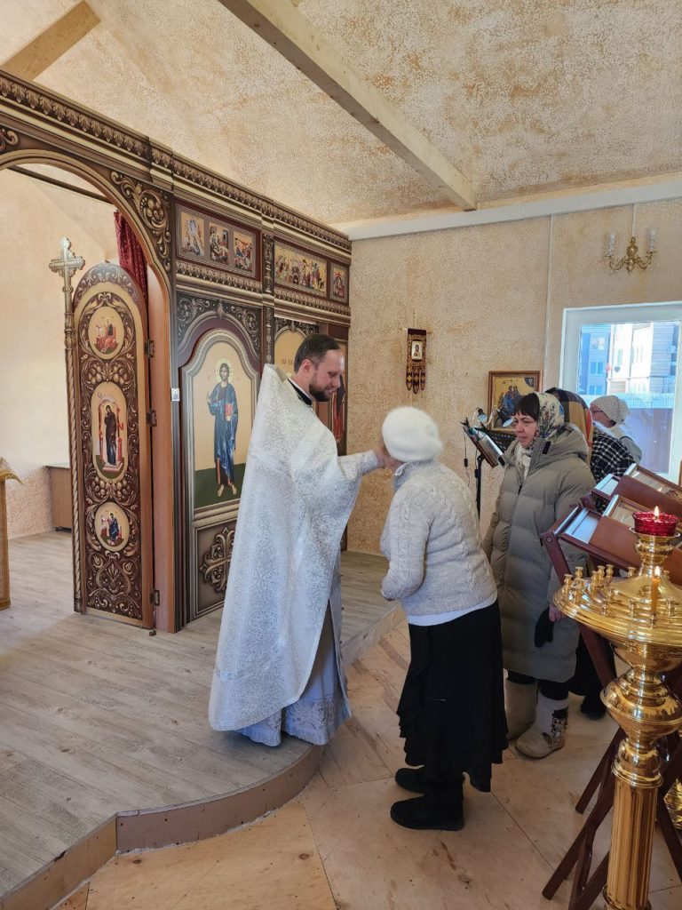 Во временной церкви в честь благоверных князей страстотерпцев Бориса и Глеба состоялась первая Божественная Литургия Во временной церкви в честь благоверных князей страстотерпцев Бориса и Глеба состоялась первая Божественная Литургия