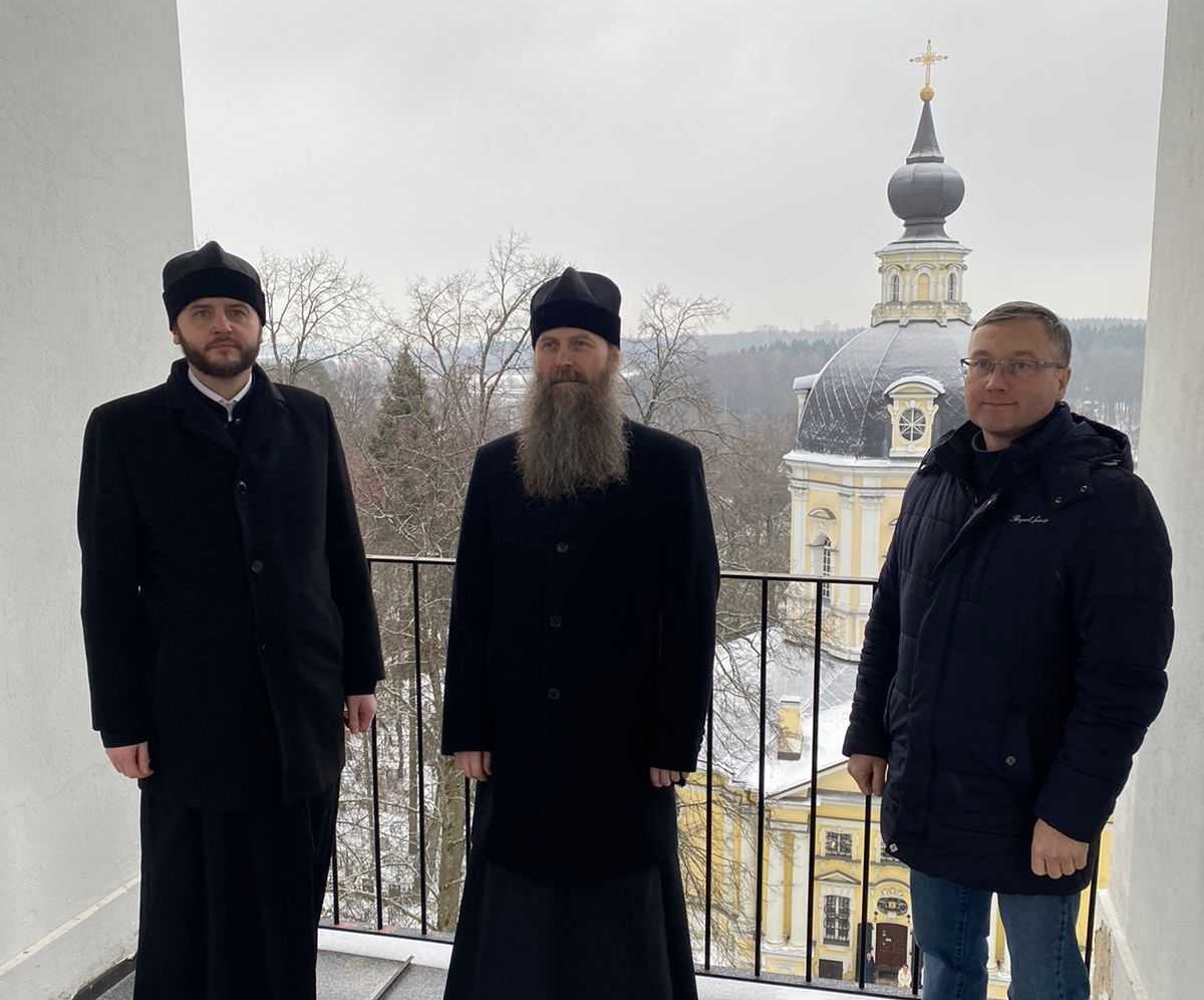 Ознакомительный визит епископа Силуана в храм  Всемилостивого Спаса в Воронове