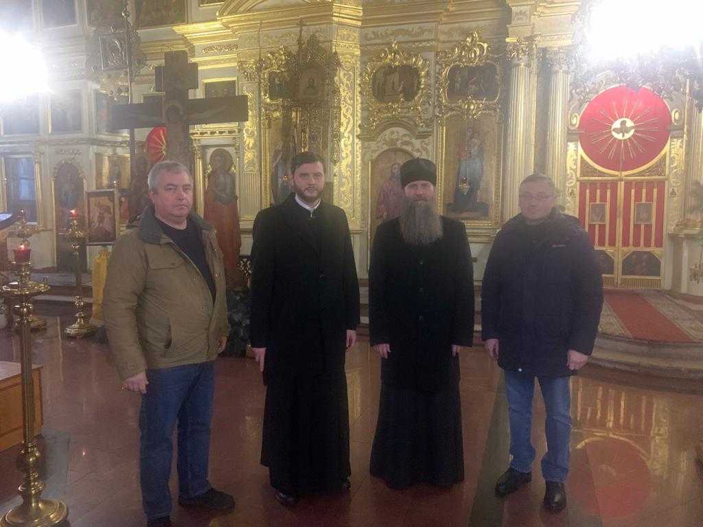 Ознакомительный визит епископа Силуана в храм  Всемилостивого Спаса в Воронове