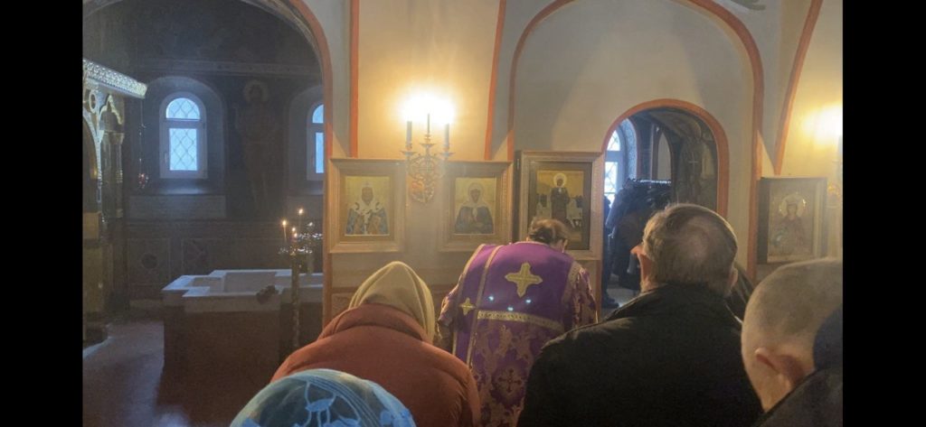 Освящение новых икон для храма святых Новомучеников и Исповедников Российских в Коммунарке Освящение новых икон для храма святых Новомучеников и Исповедников Российских в Коммунарке
