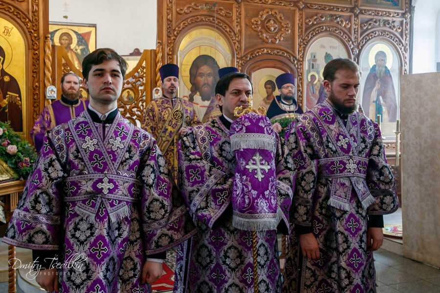 В храме Живоначальной Троицы в Ознобишине состоялось архиерейское богослужение В храме Живоначальной Троицы в Ознобишине состоялось архиерейское богослужение