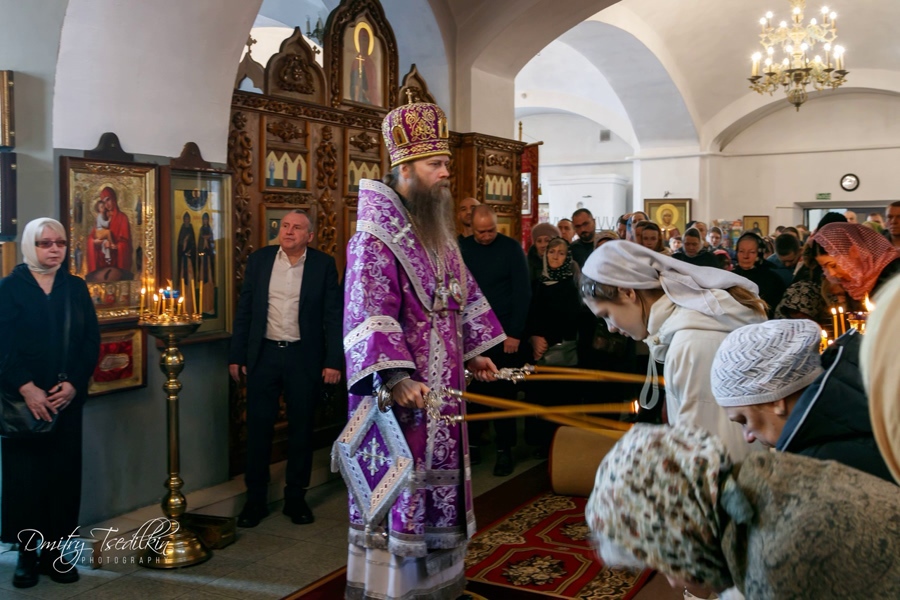 В храме Живоначальной Троицы в Ознобишине состоялось архиерейское богослужение В храме Живоначальной Троицы в Ознобишине состоялось архиерейское богослужение