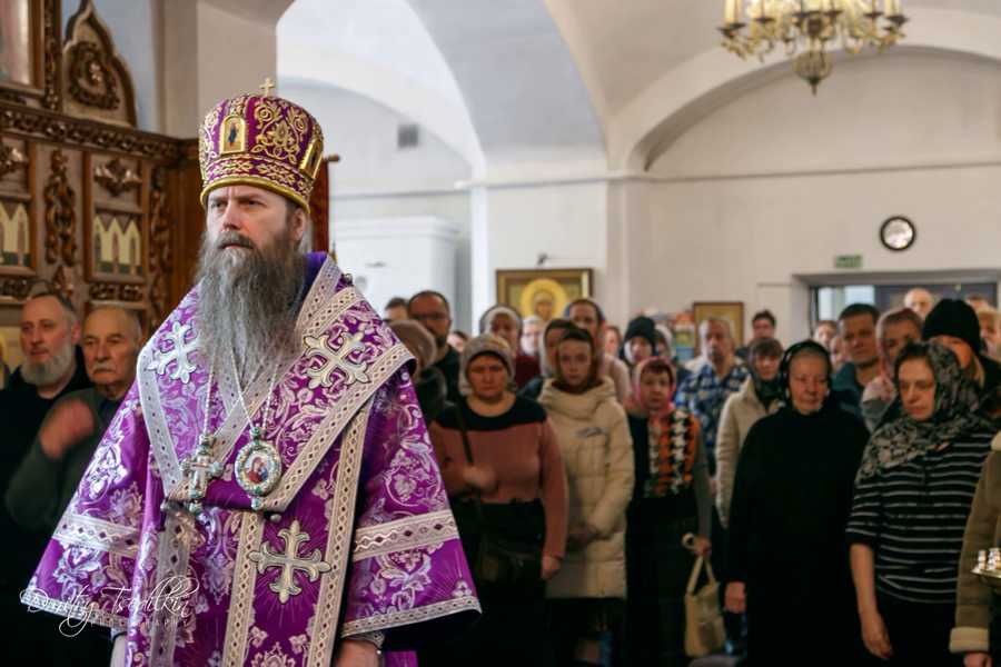 В храме Живоначальной Троицы в Ознобишине состоялось архиерейское богослужение В храме Живоначальной Троицы в Ознобишине состоялось архиерейское богослужение