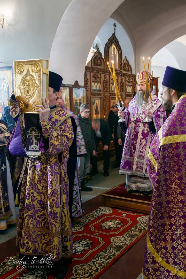 В храме Живоначальной Троицы в Ознобишине состоялось архиерейское богослужение В храме Живоначальной Троицы в Ознобишине состоялось архиерейское богослужение