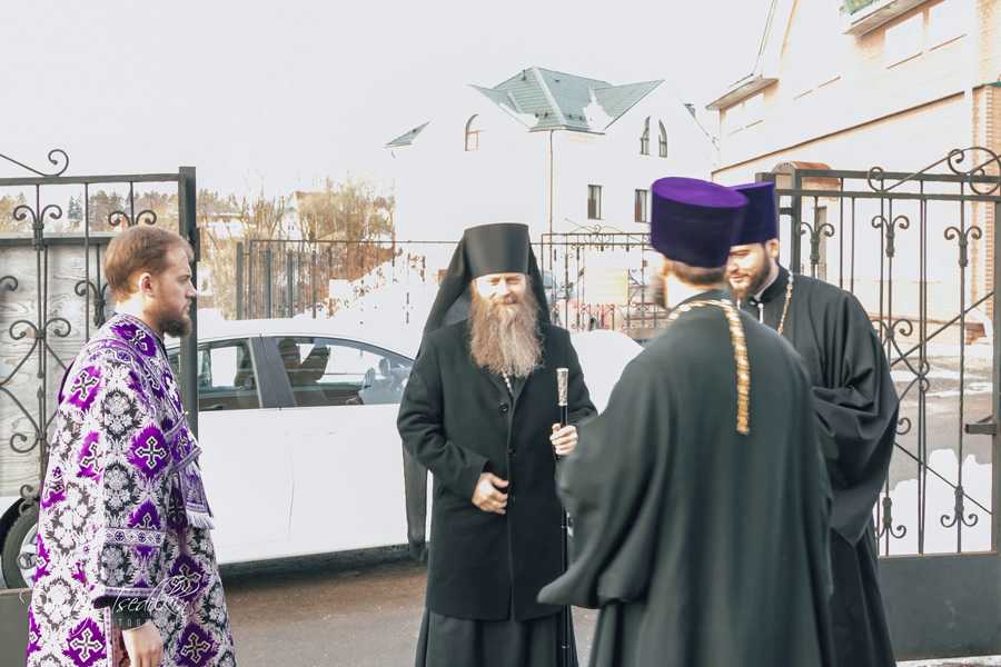 В храме Живоначальной Троицы в Ознобишине состоялось архиерейское богослужение В храме Живоначальной Троицы в Ознобишине состоялось архиерейское богослужение