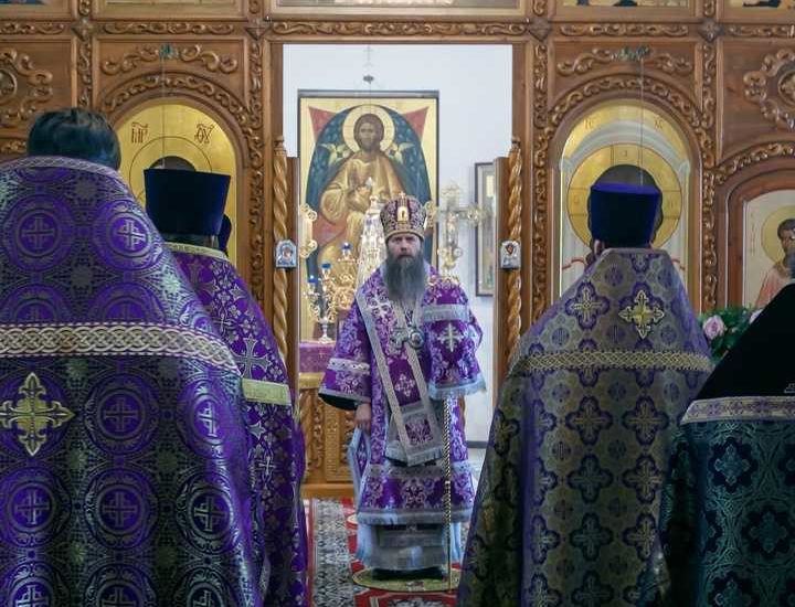 В храме Живоначальной Троицы в Ознобишине состоялось архиерейское богослужение В храме Живоначальной Троицы в Ознобишине состоялось архиерейское богослужение