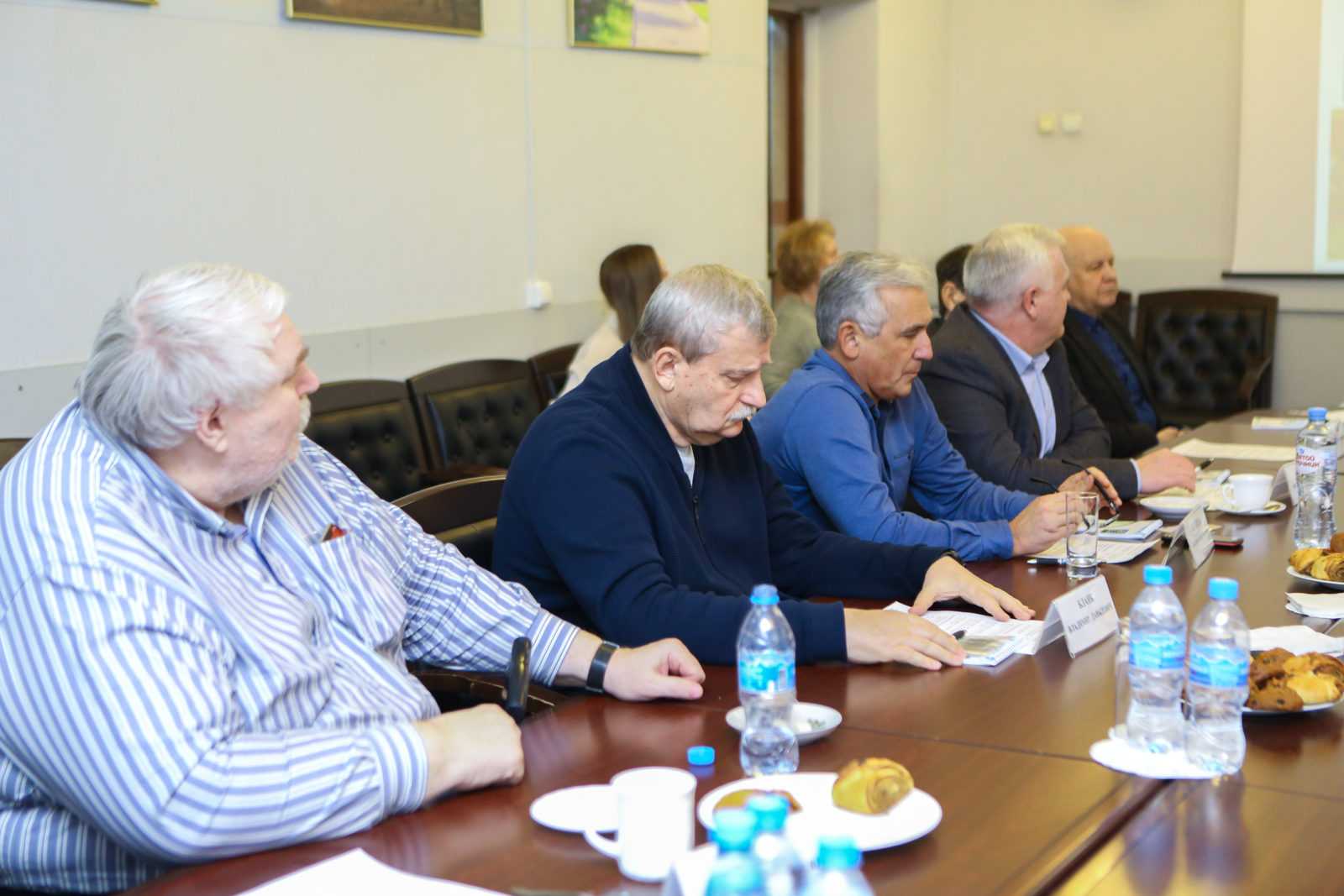 Встреча управляющего викариатством Новых территорий епископа Павлово-Посадского Силуана с директорами НИИ г. Троицка Встреча управляющего викариатством Новых территорий епископа Павлово-Посадского Силуана с директорами НИИ г. Троицка