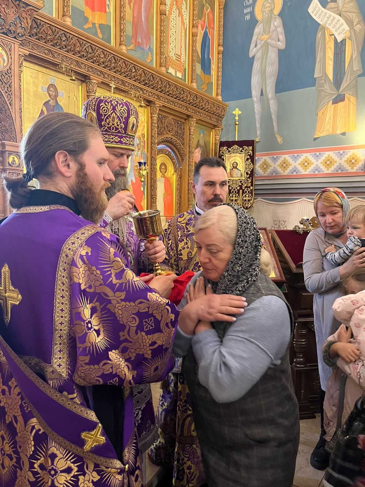Архиерейское богослужение в храме Воскресения Христова в Поповке Архиерейское богослужение в храме Воскресения Христова в Поповке