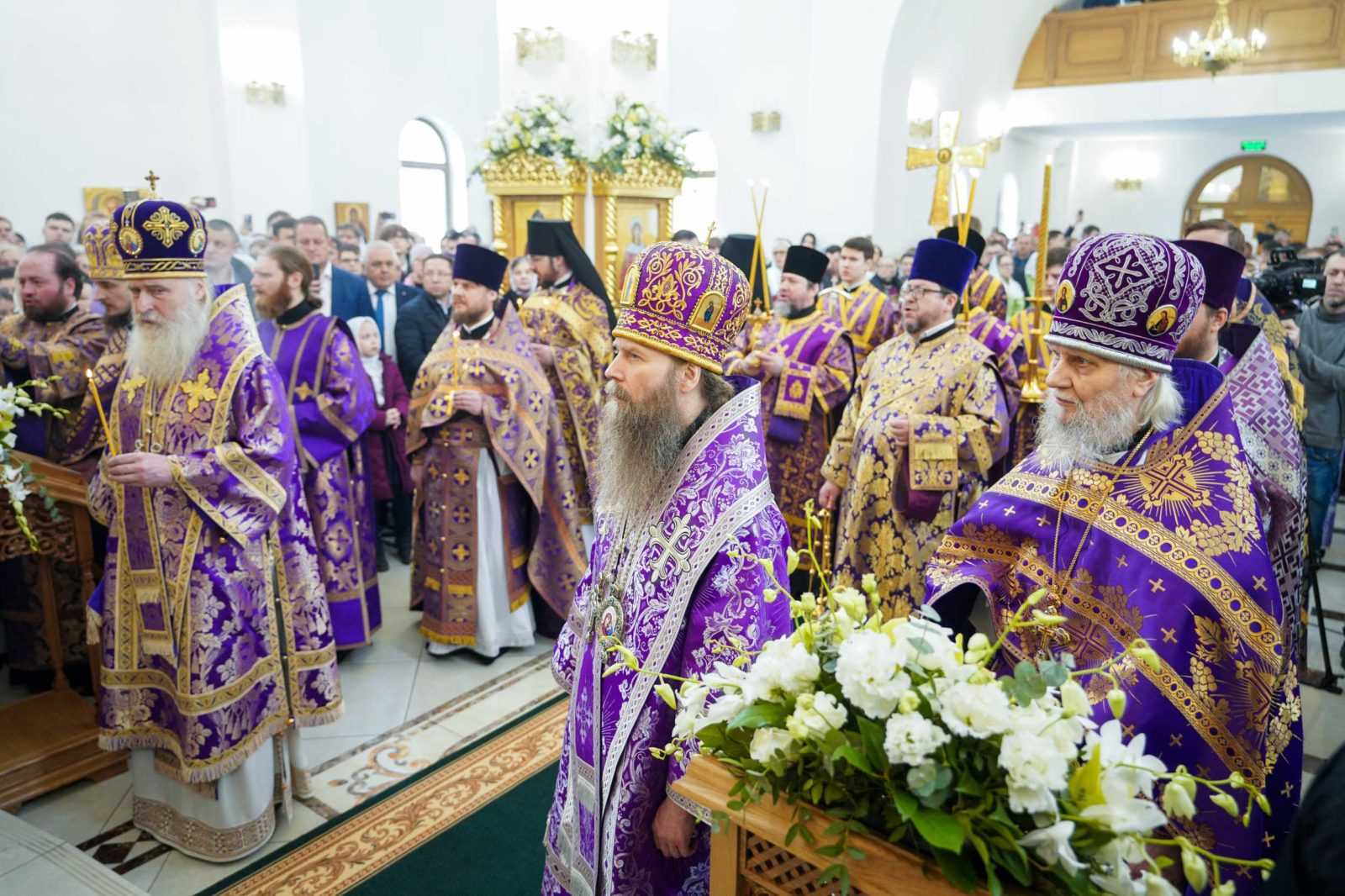 В Неделю 5-ю Великого поста Предстоятель Русской Церкви освятил храм Преображения Господня в Коммунарке г. Москвы и совершил Литургию в новоосвященном храме В Неделю 5-ю Великого поста Предстоятель Русской Церкви освятил храм Преображения Господня в Коммунарке г. Москвы и совершил Литургию в новоосвященном храме