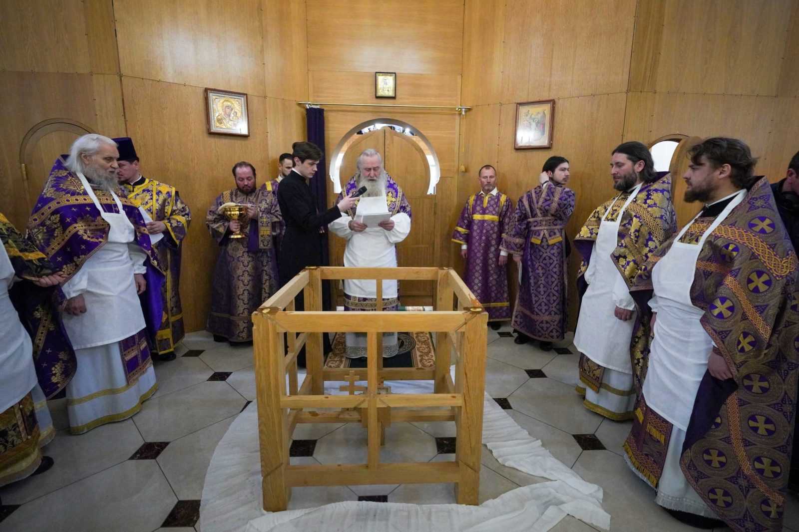В Неделю 5-ю Великого поста Предстоятель Русской Церкви освятил храм Преображения Господня в Коммунарке г. Москвы и совершил Литургию в новоосвященном храме В Неделю 5-ю Великого поста Предстоятель Русской Церкви освятил храм Преображения Господня в Коммунарке г. Москвы и совершил Литургию в новоосвященном храме