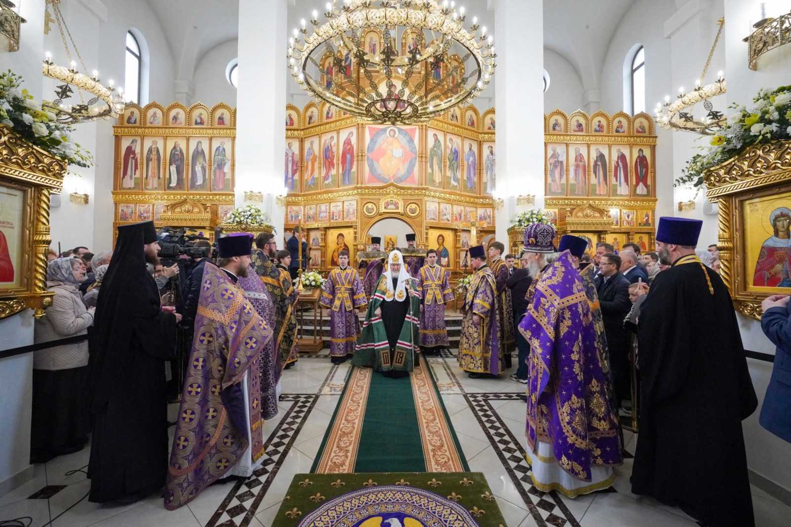 В Неделю 5-ю Великого поста Предстоятель Русской Церкви освятил храм Преображения Господня в Коммунарке г. Москвы и совершил Литургию в новоосвященном храме В Неделю 5-ю Великого поста Предстоятель Русской Церкви освятил храм Преображения Господня в Коммунарке г. Москвы и совершил Литургию в новоосвященном храме