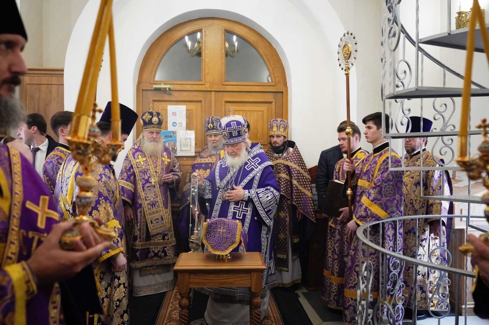 В Неделю 5-ю Великого поста Предстоятель Русской Церкви освятил храм Преображения Господня в Коммунарке г. Москвы и совершил Литургию в новоосвященном храме В Неделю 5-ю Великого поста Предстоятель Русской Церкви освятил храм Преображения Господня в Коммунарке г. Москвы и совершил Литургию в новоосвященном храме