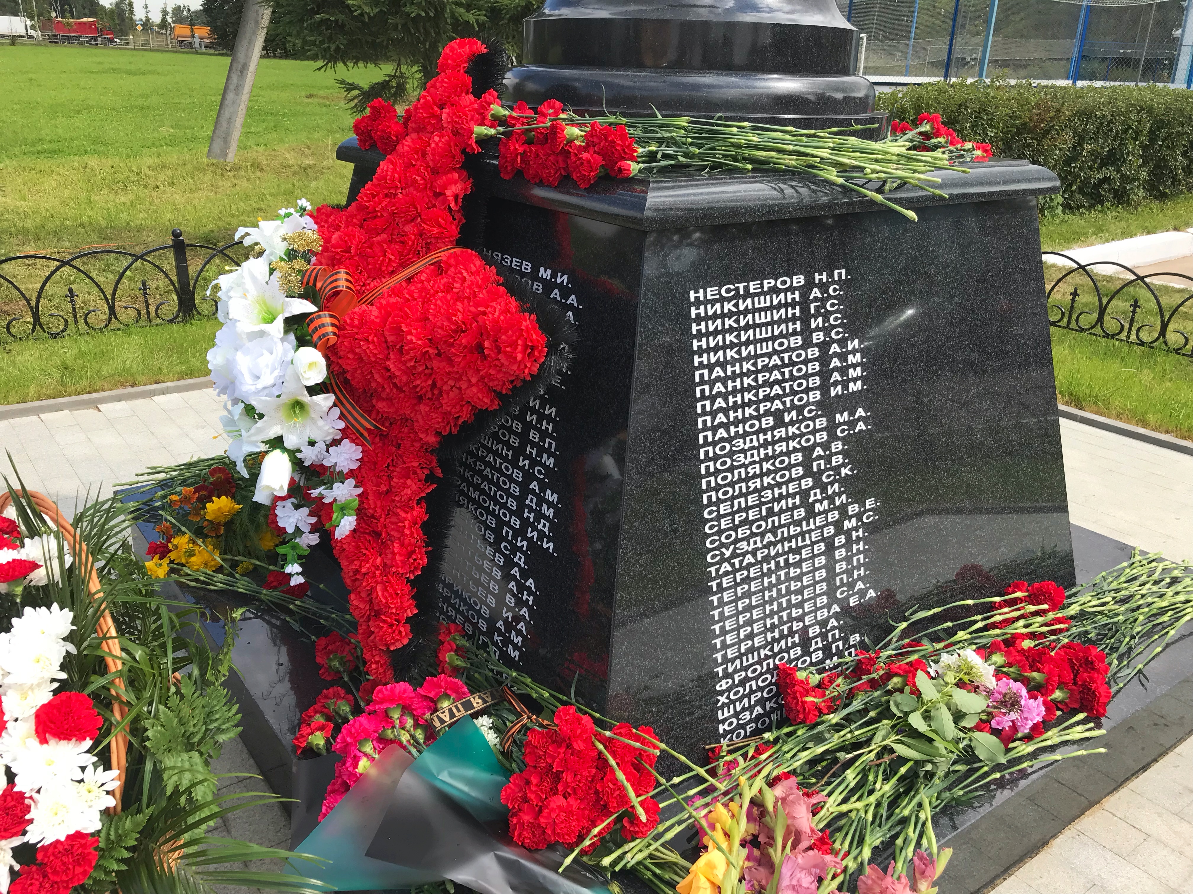 Открытие памятника «Победный ангел» на территории храма Архангела Михаила в Летове